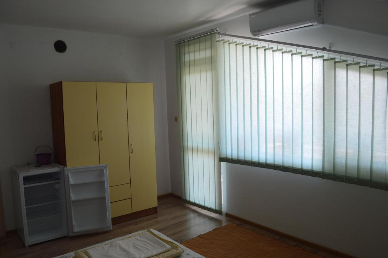 Yanis Černomorec Exterior foto