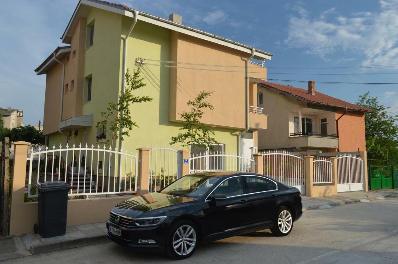 Yanis Černomorec Exterior foto